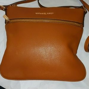 Michael Kors Bedford Flat Crossbody Leater Purse